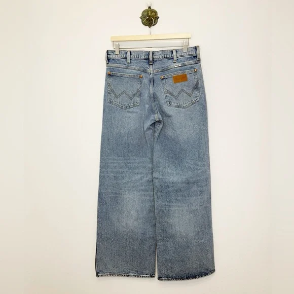 Wrangler Light Wash Faded High Rise Wide Leg Trouser Jeans Women’s Size 9/10 NWT - Picture 2 of 10